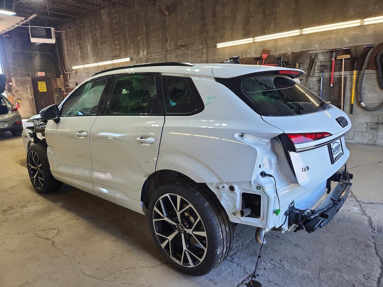 2026 Audi Q3 S-Line - Фото 2