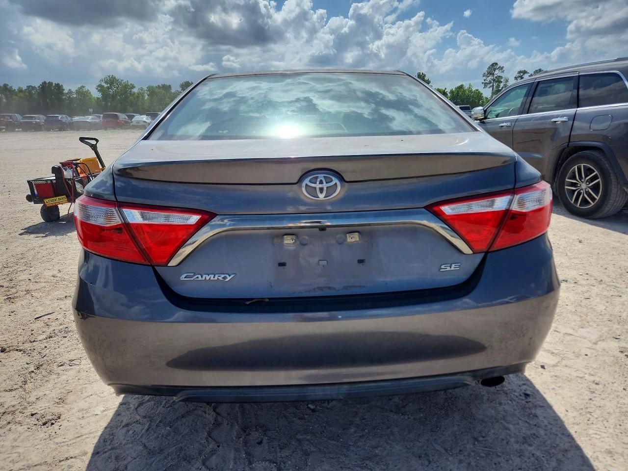 2016 Toyota Camry Se - Фото 6