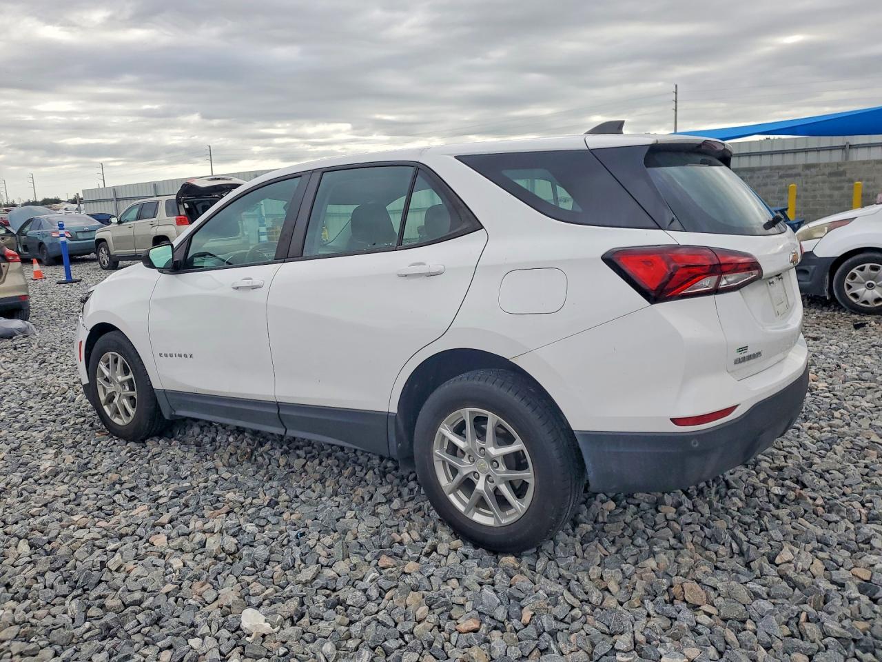 2022 Chevrolet Equinox Ls - Image 2