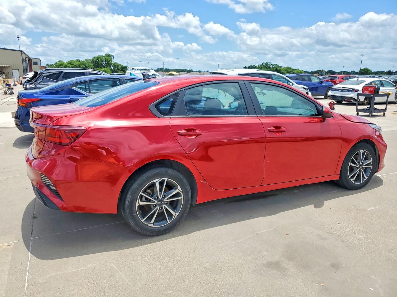 2023 Kia Forte Lxs - Фото 3