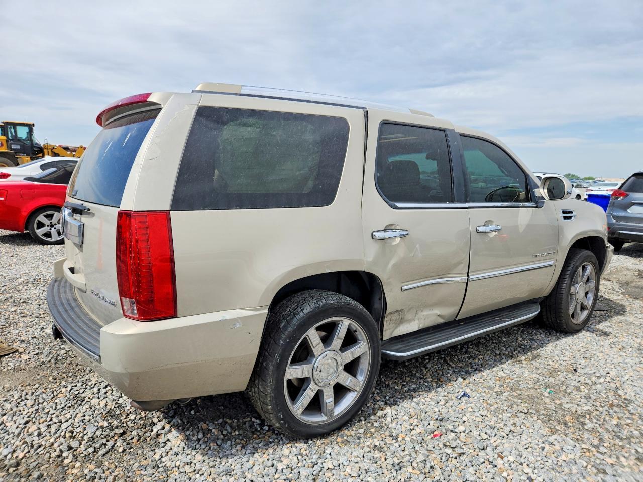 2008 Cadillac Escalade Luxury - Image 3