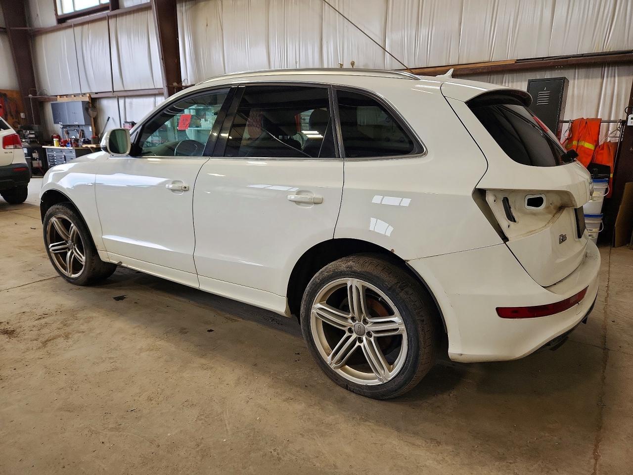 2011 Audi Q5 Premium Plus - Image 2