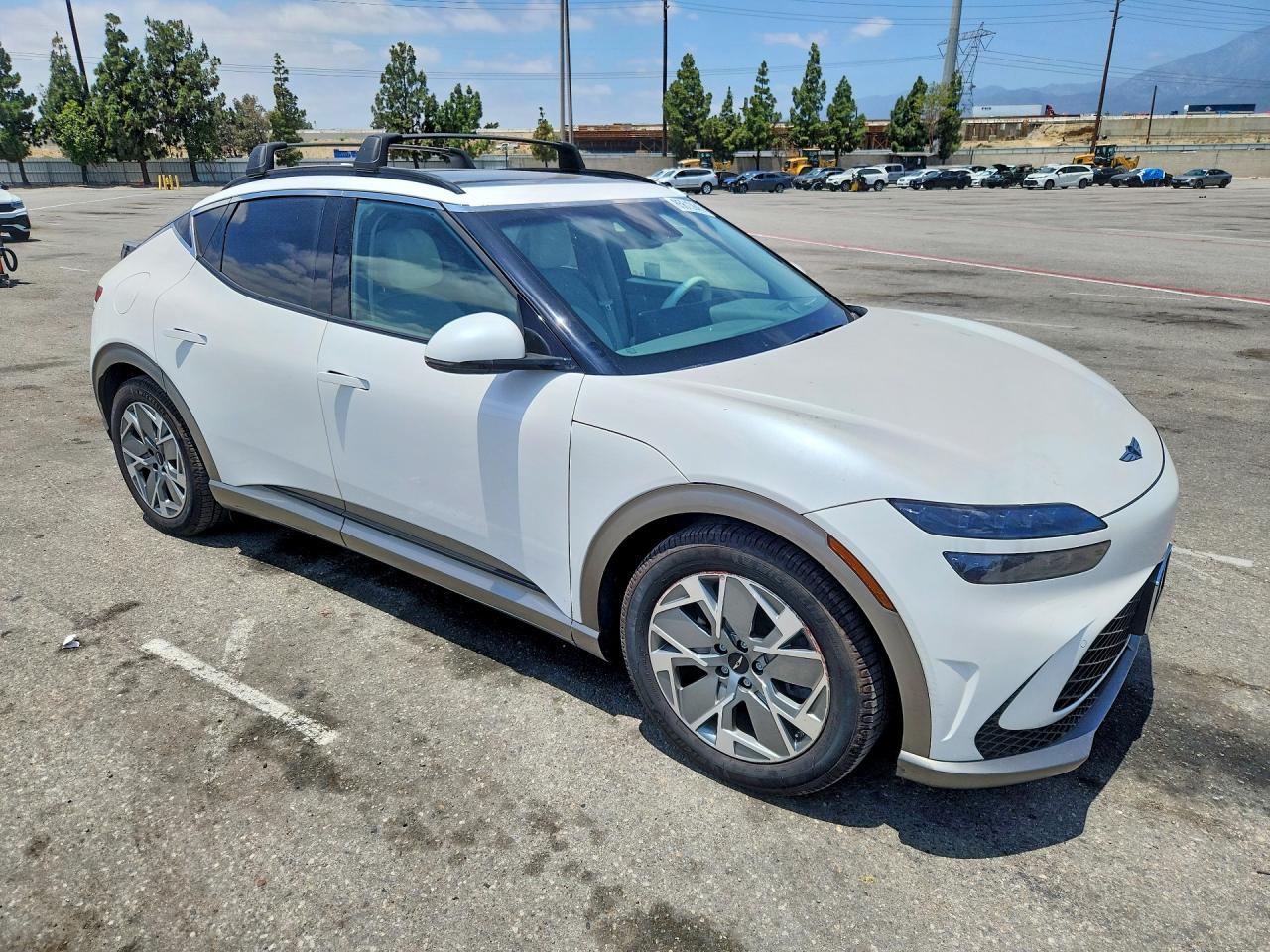 2025 Genesis Gv60 Standard - Image 4