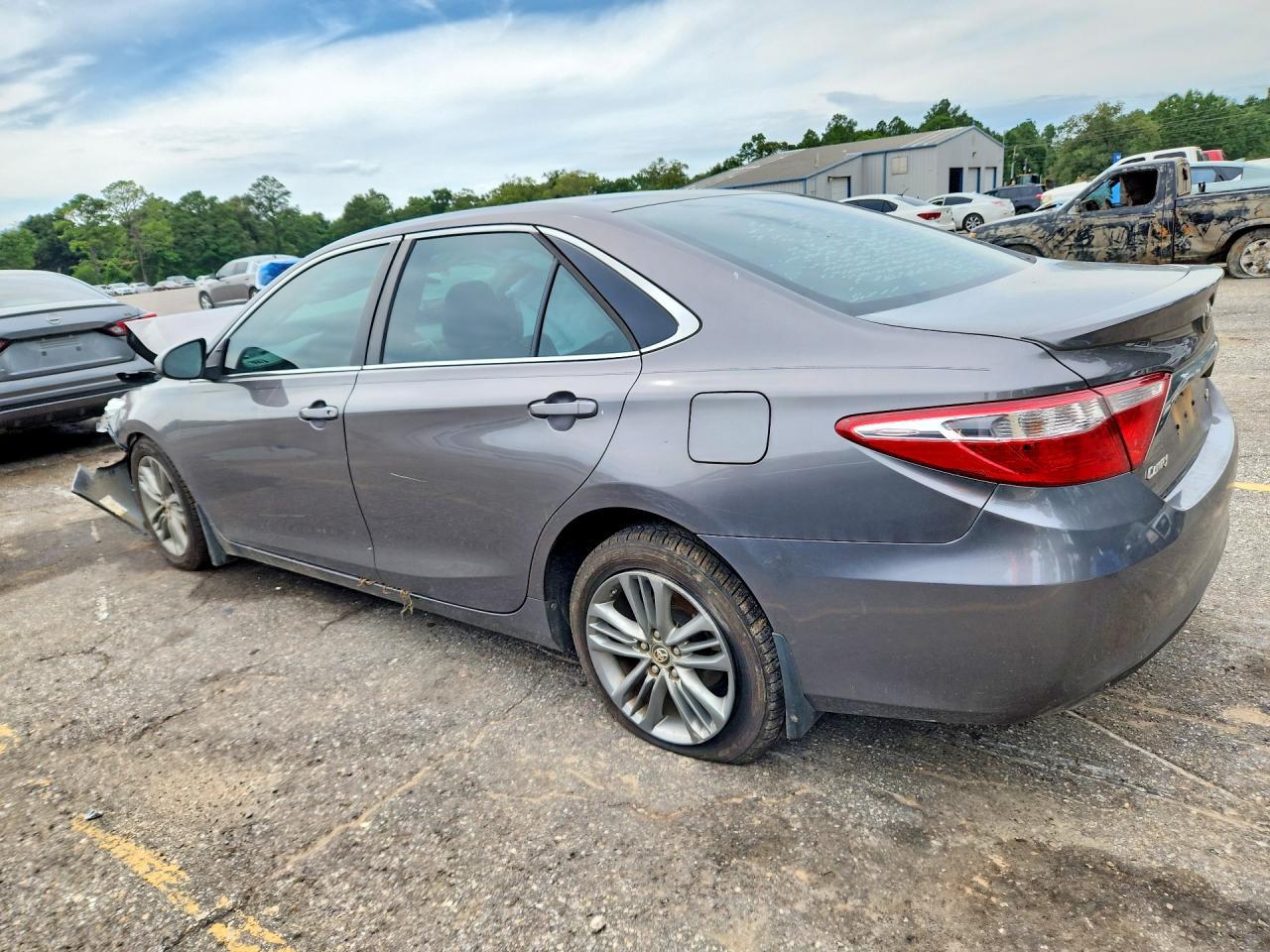 2017 Toyota Camry Se - Фото 2