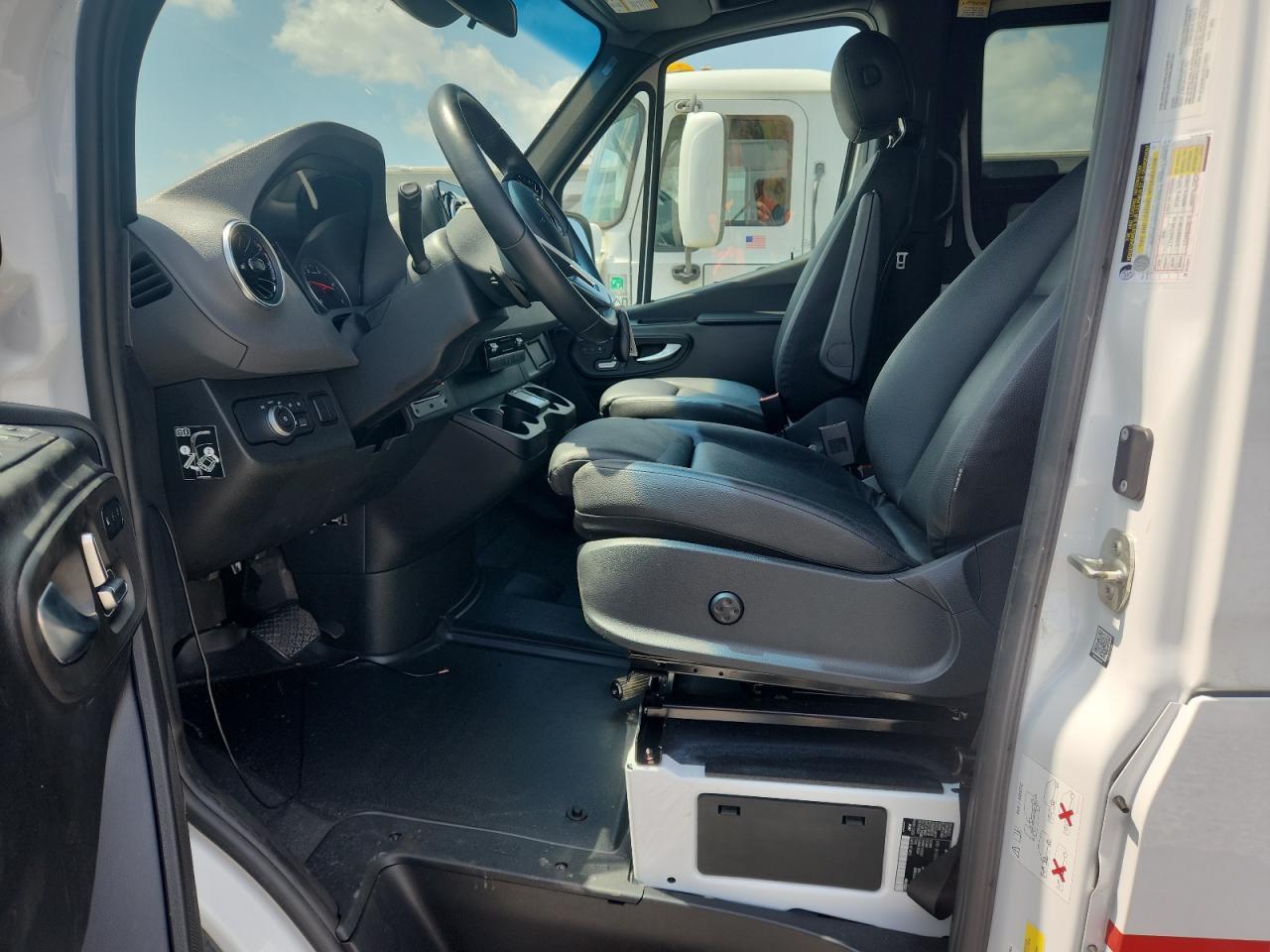 2023 Mercedes-Benz Sprinter 2500 Van - Фото 7