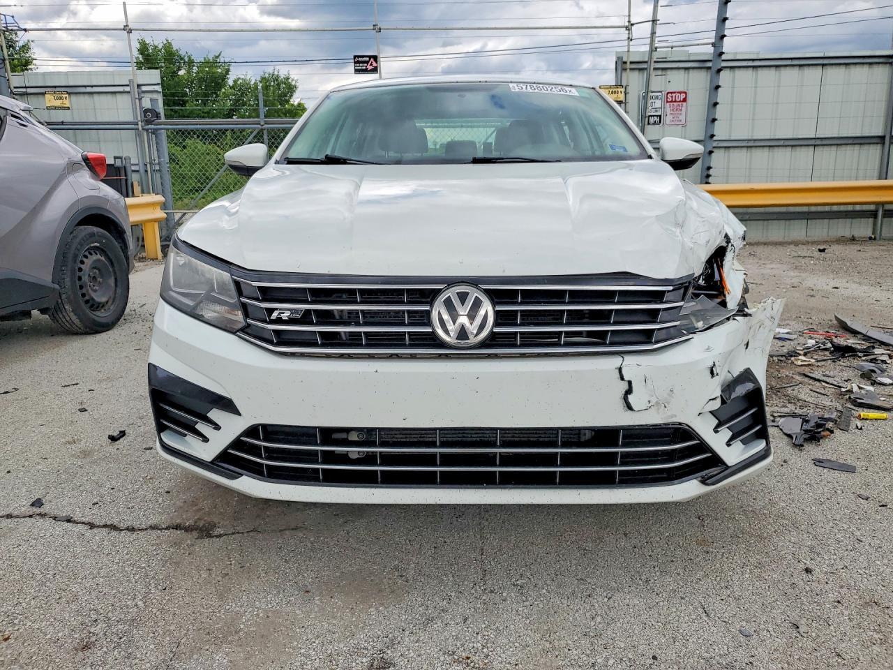 2018 Volkswagen Passat S - Фото 5