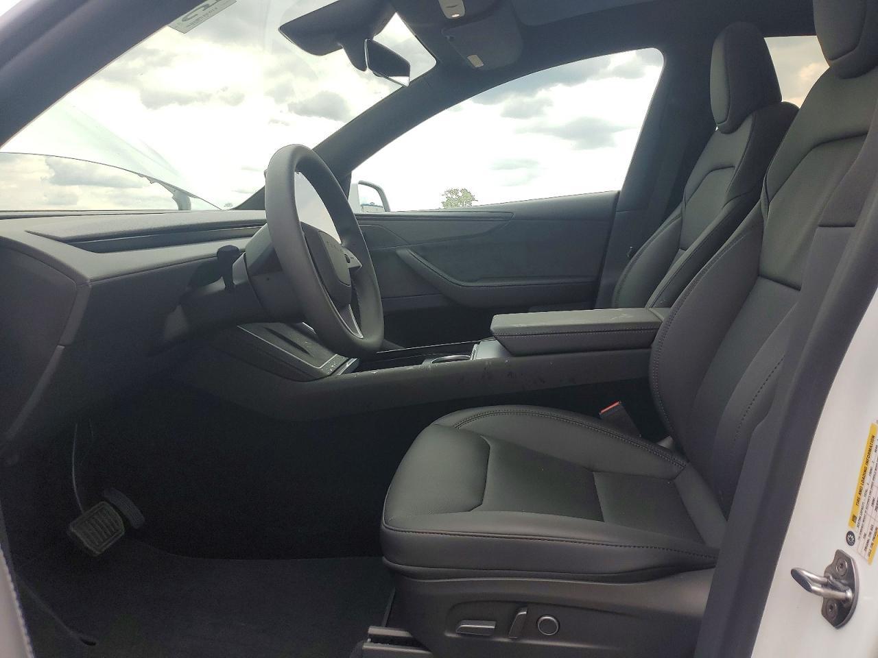 2026 Tesla Model Y - Фото 7