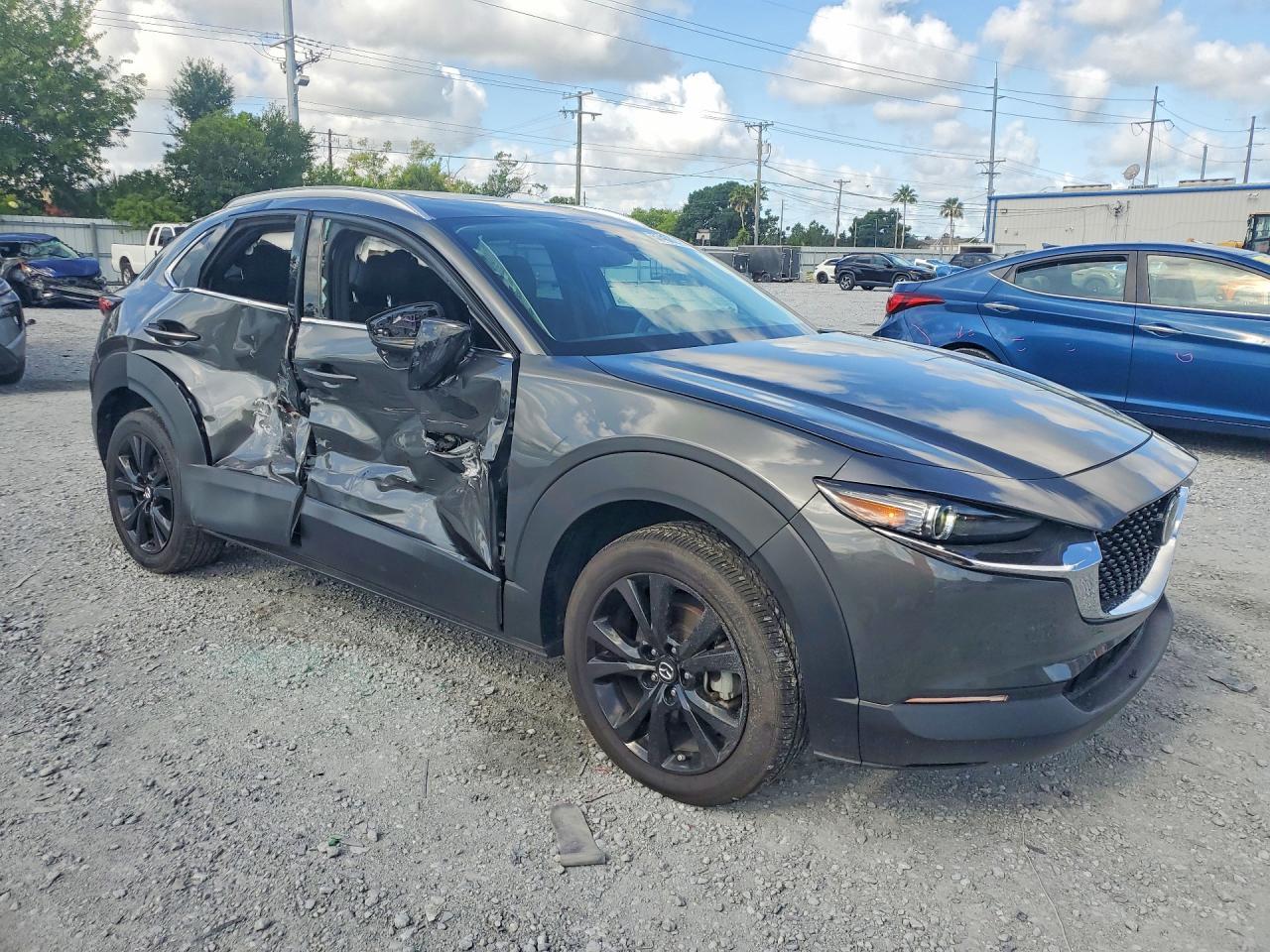 2023 Mazda Cx-30 Premium - Image 4