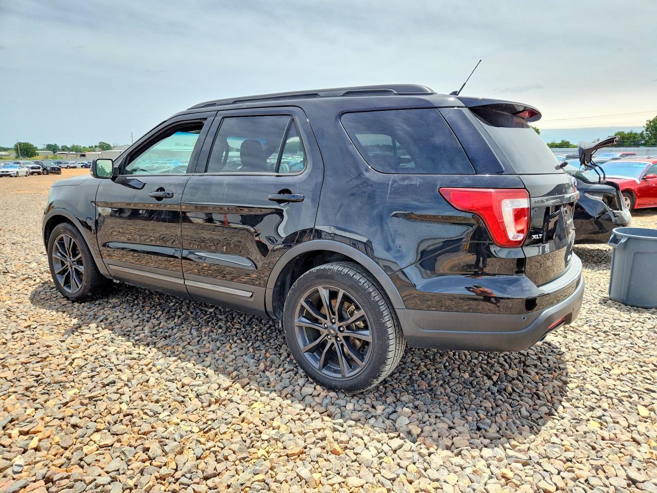 2019 Ford Explorer Xlt - Фото 2