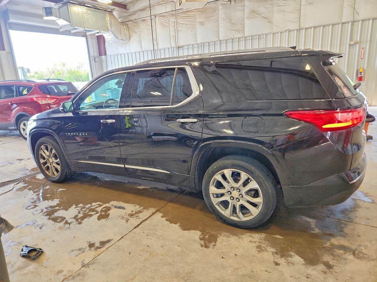 2019 Chevrolet Traverse Premier - Фото 2