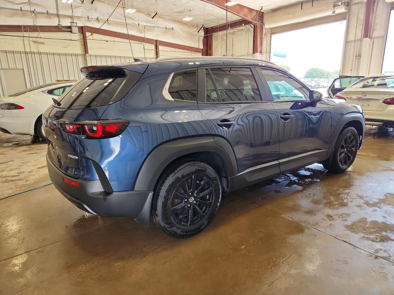 2025 Mazda Cx-50 Premium - Image 3