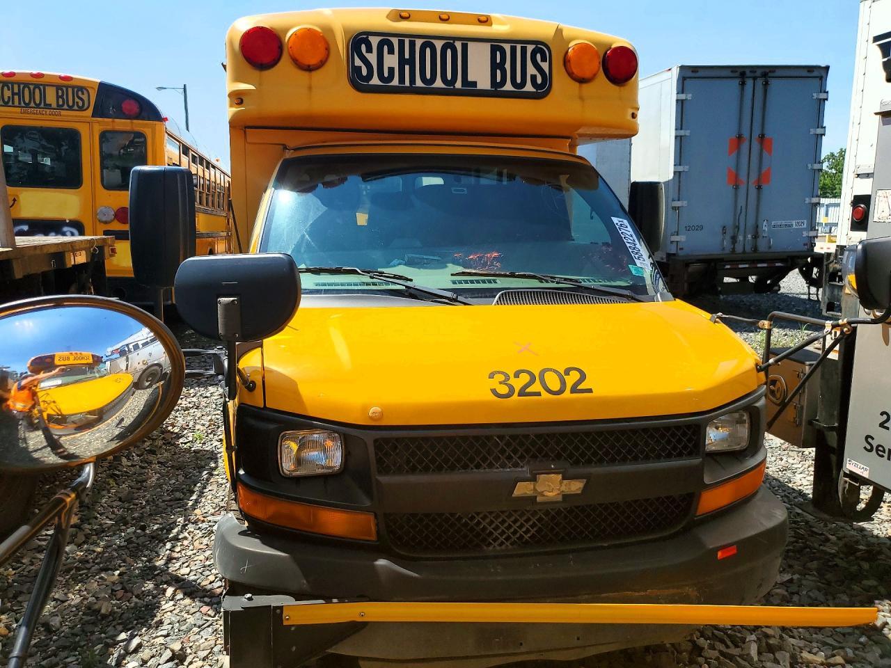2011 Chevrolet Express School Bus - Фото 5