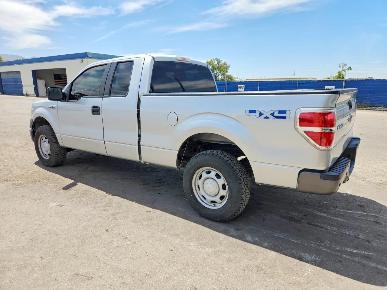 2013 Ford F150 Super Cab - Фото 2