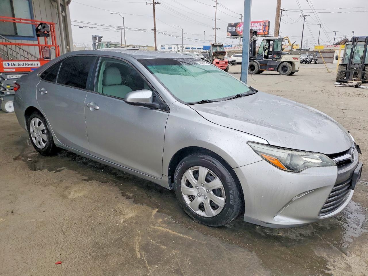 2015 Toyota Camry Le - Image 4