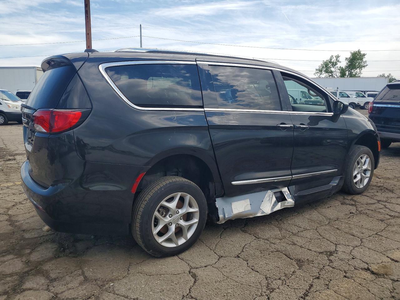 2018 Chrysler Pacifica Touring L - Фото 3