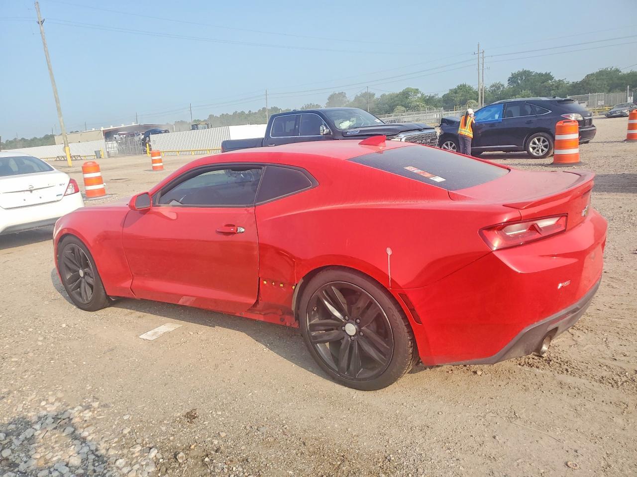 2018 Chevrolet Camaro - Фото 2