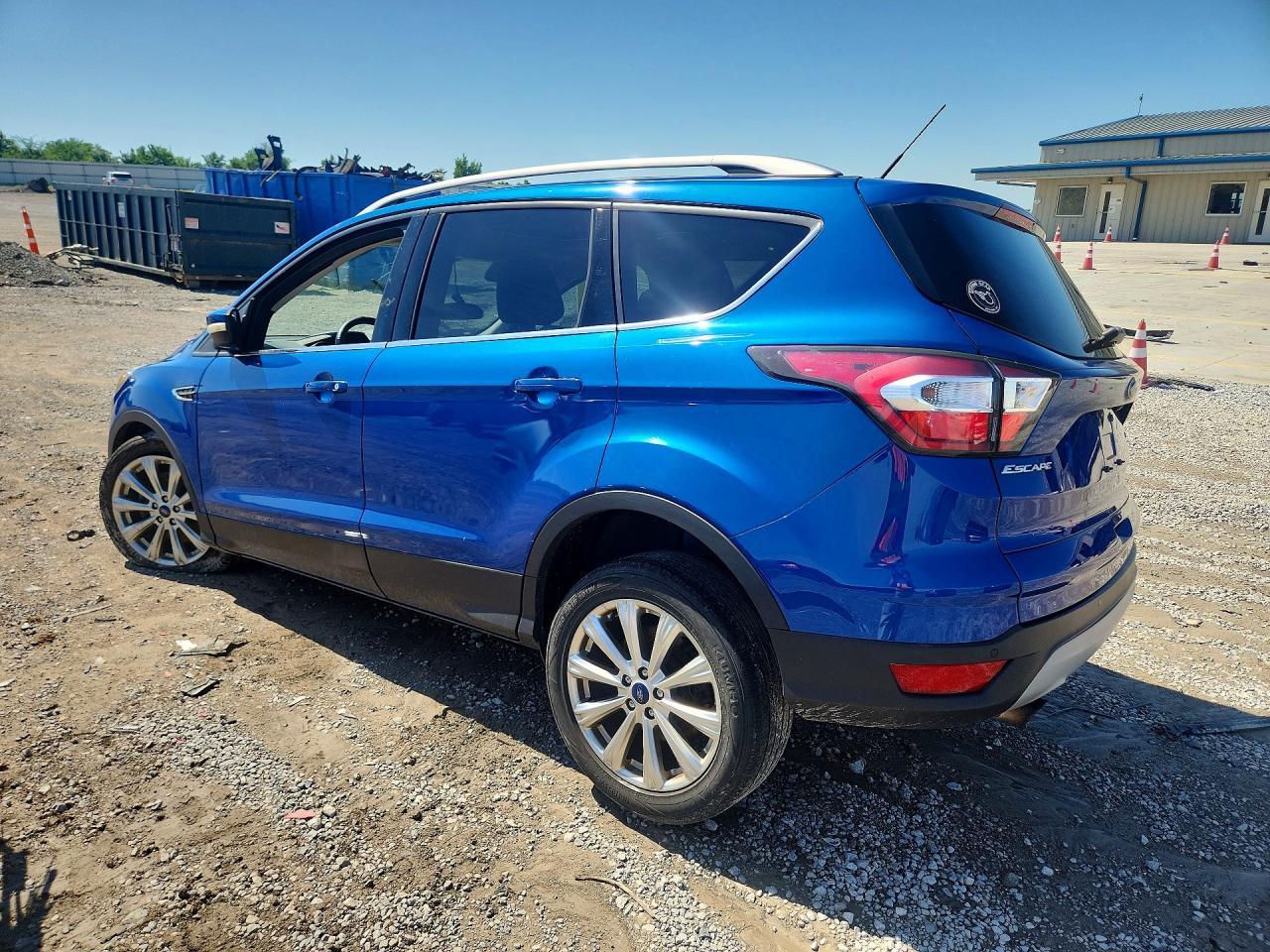 2017 Ford Escape Titanium - Фото 2
