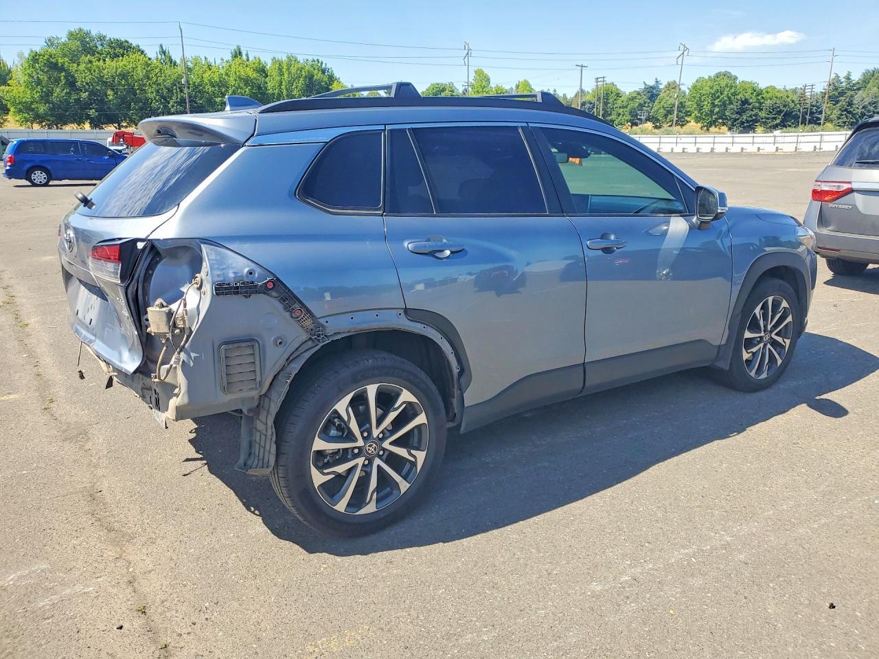 2022 Toyota Corolla Cross Xle - Image 3