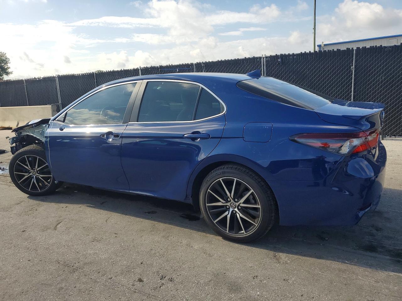 2023 Toyota Camry Se - Фото 2