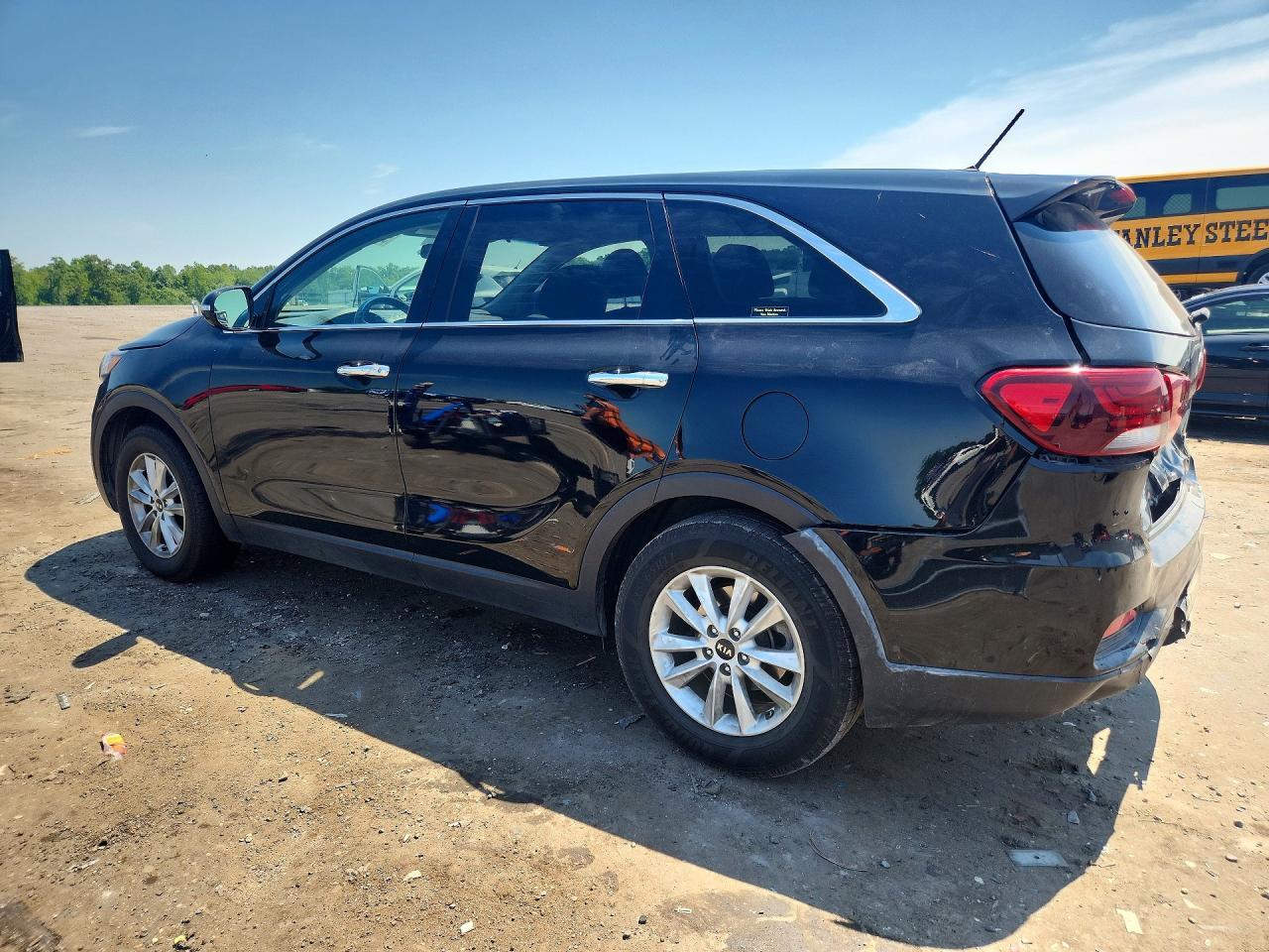 2019 Kia Sorento L - Image 2