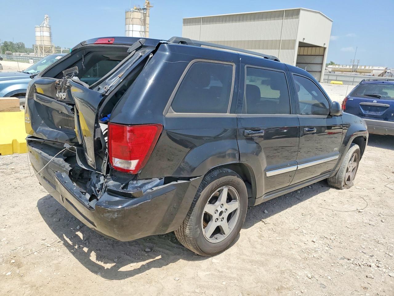 2006 Jeep Grand Cherokee Laredo - Image 3
