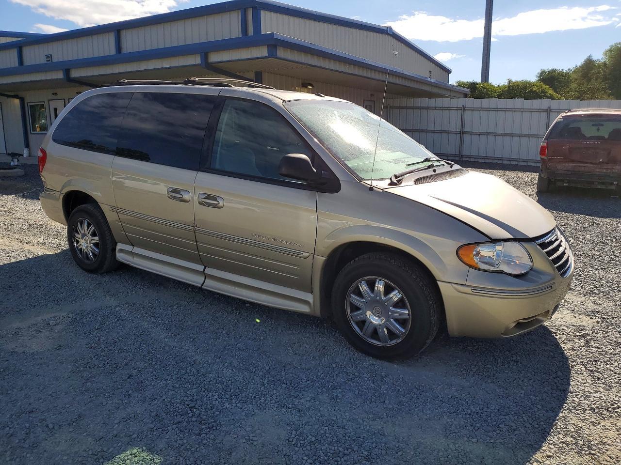2007 Chrysler Town & Country Limited - Image 4