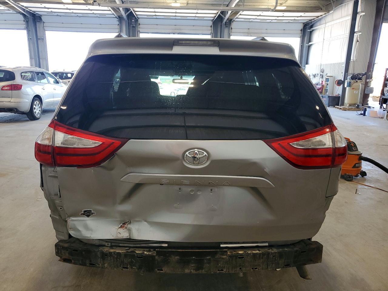 2015 Toyota Sienna Le - Фото 6
