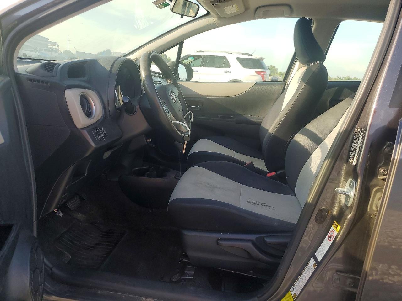 2013 Toyota Yaris 5-Door Le - Image 7