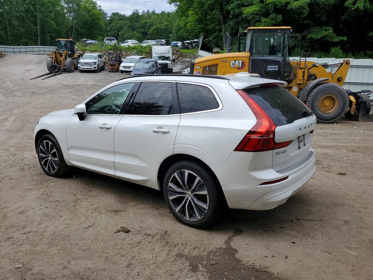2022 Volvo Xc60 B5 Momentum - Image 2