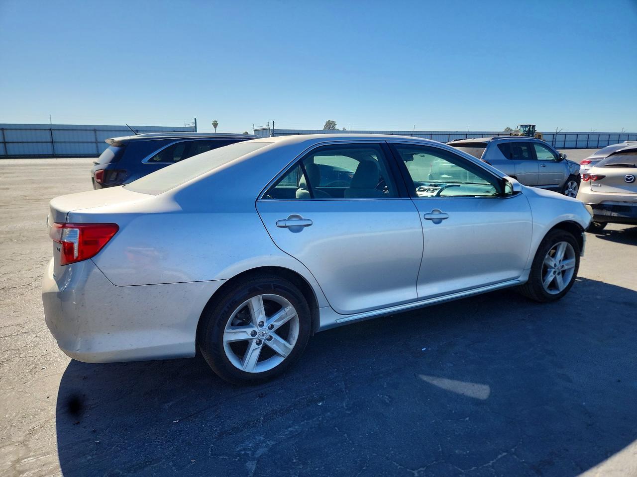 2012 Toyota Camry Le - Фото 3