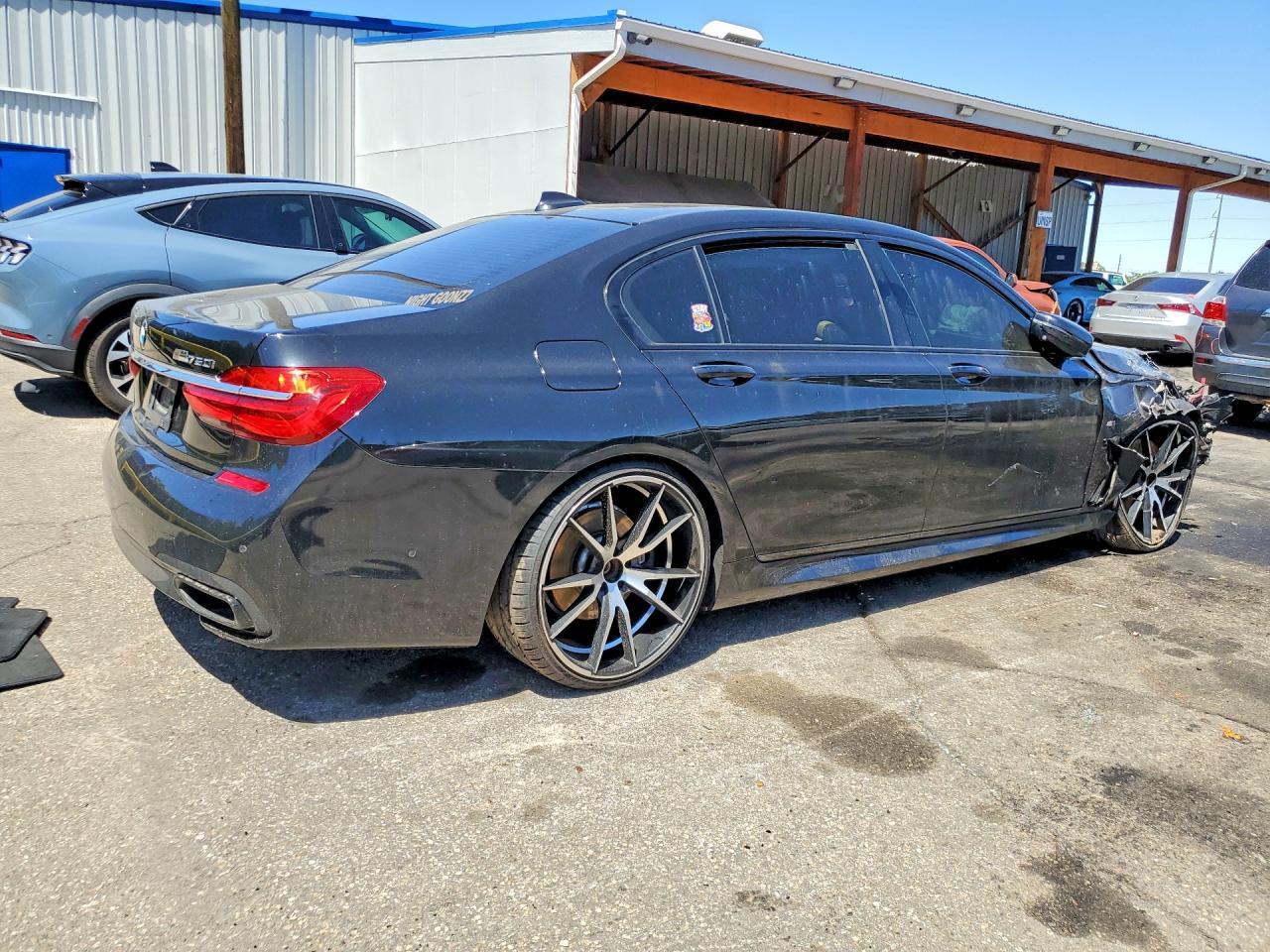 2016 BMW 750 Xi - Фото 3