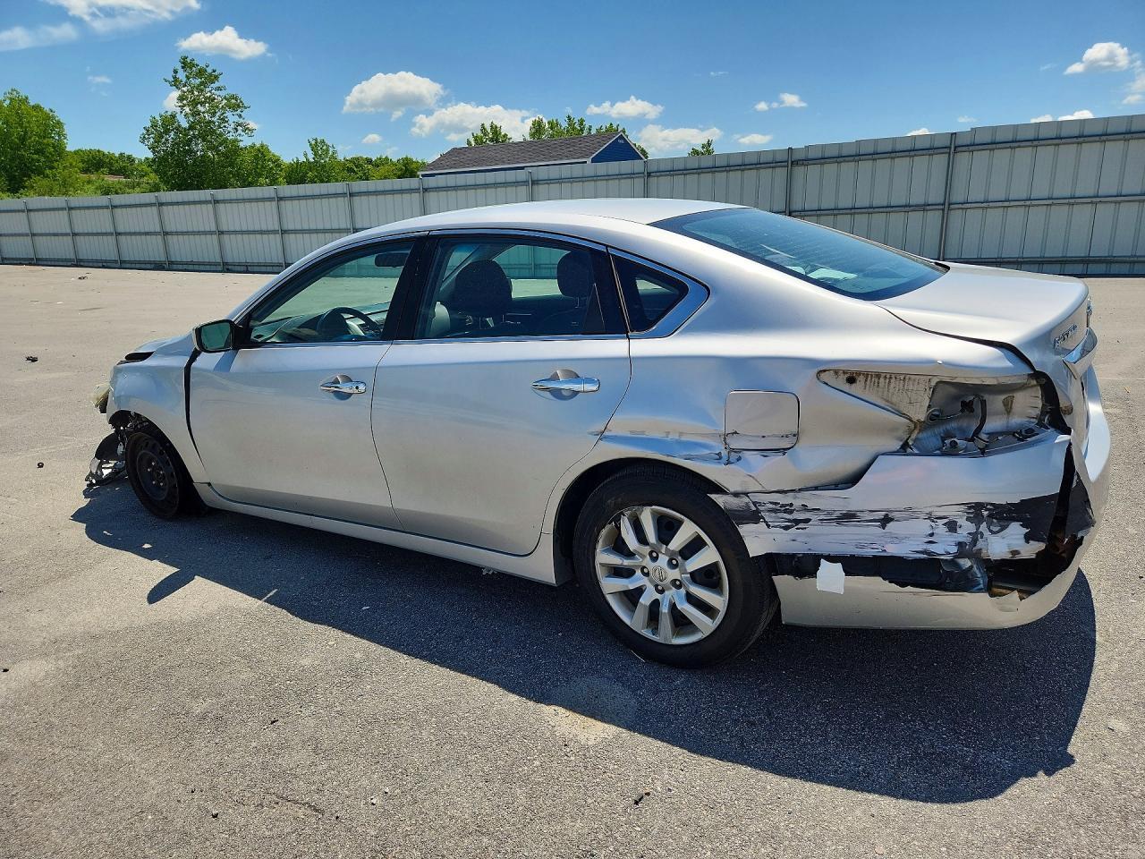 2015 Nissan Altima 2.5 S - Фото 2
