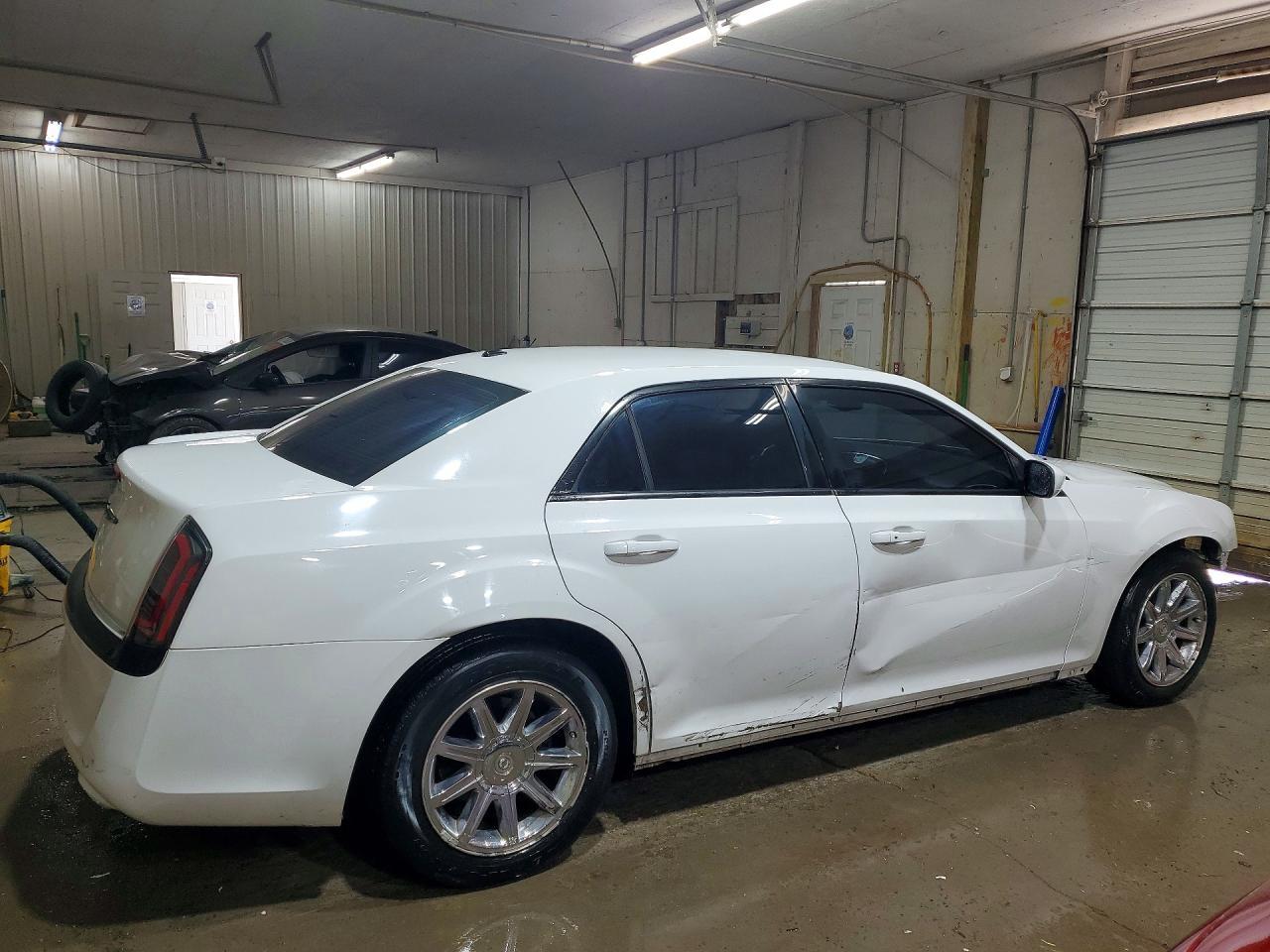 2014 Chrysler 300 - Фото 3