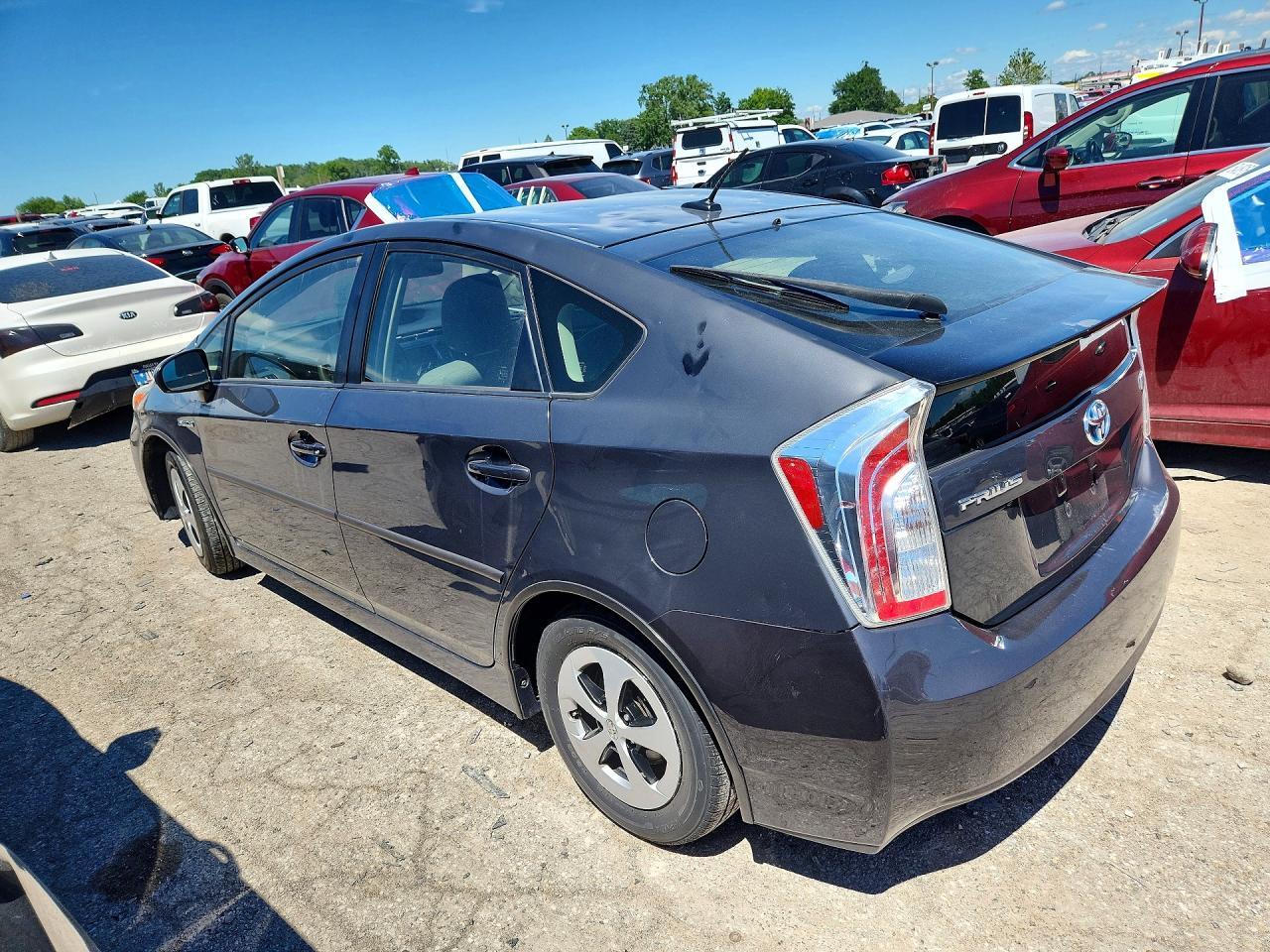 2015 Toyota Prius Three - Фото 2