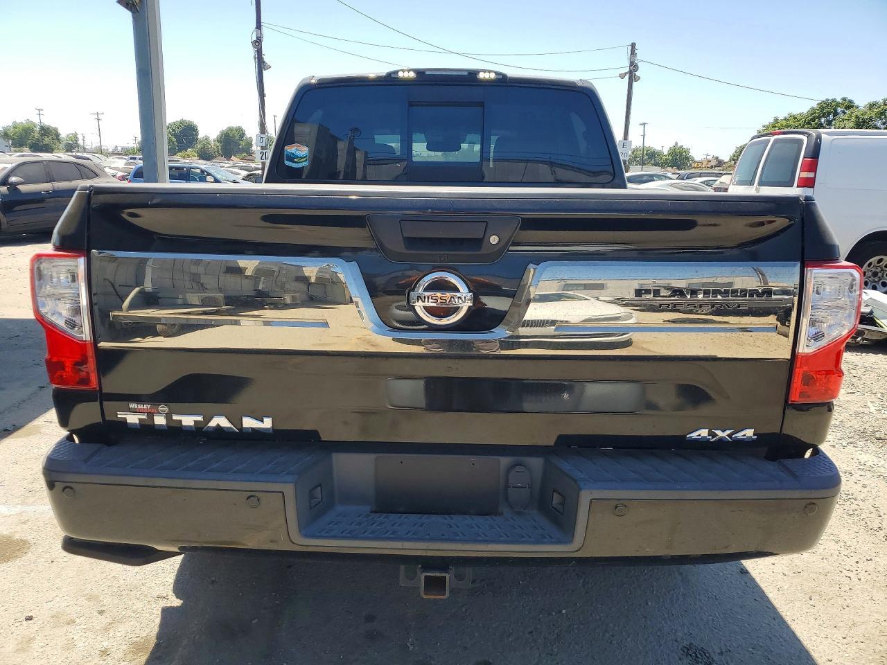 2017 Nissan Titan Platinum Reserve - Фото 6