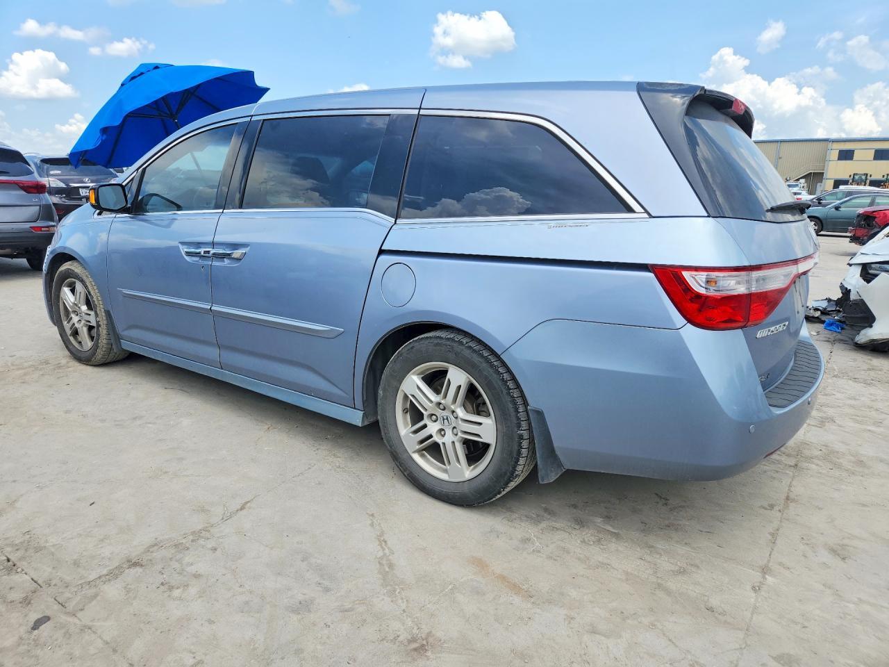 2013 Honda Odyssey Touring - Фото 2