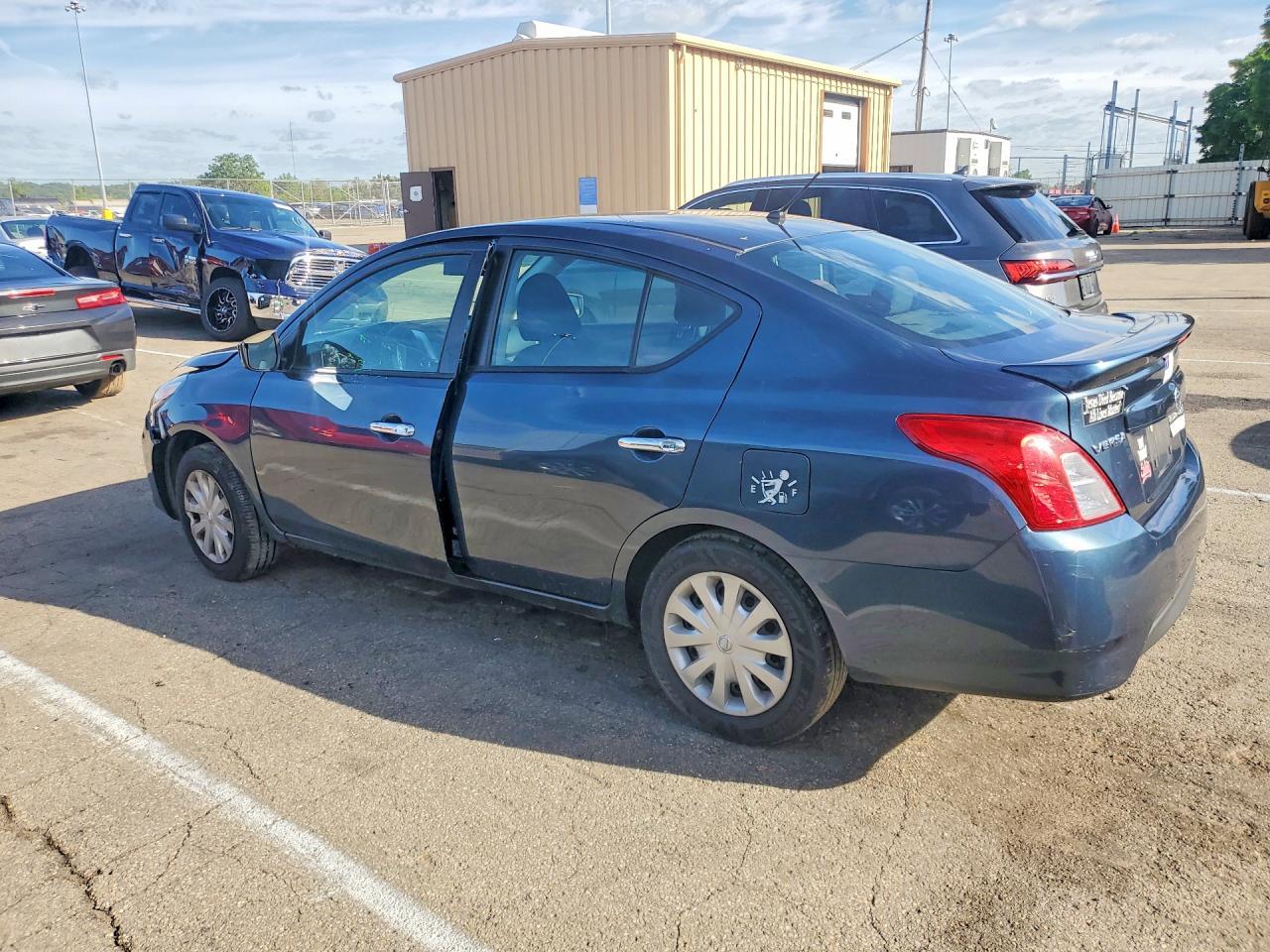 2017 Nissan Versa 1.6 Sv - Image 2