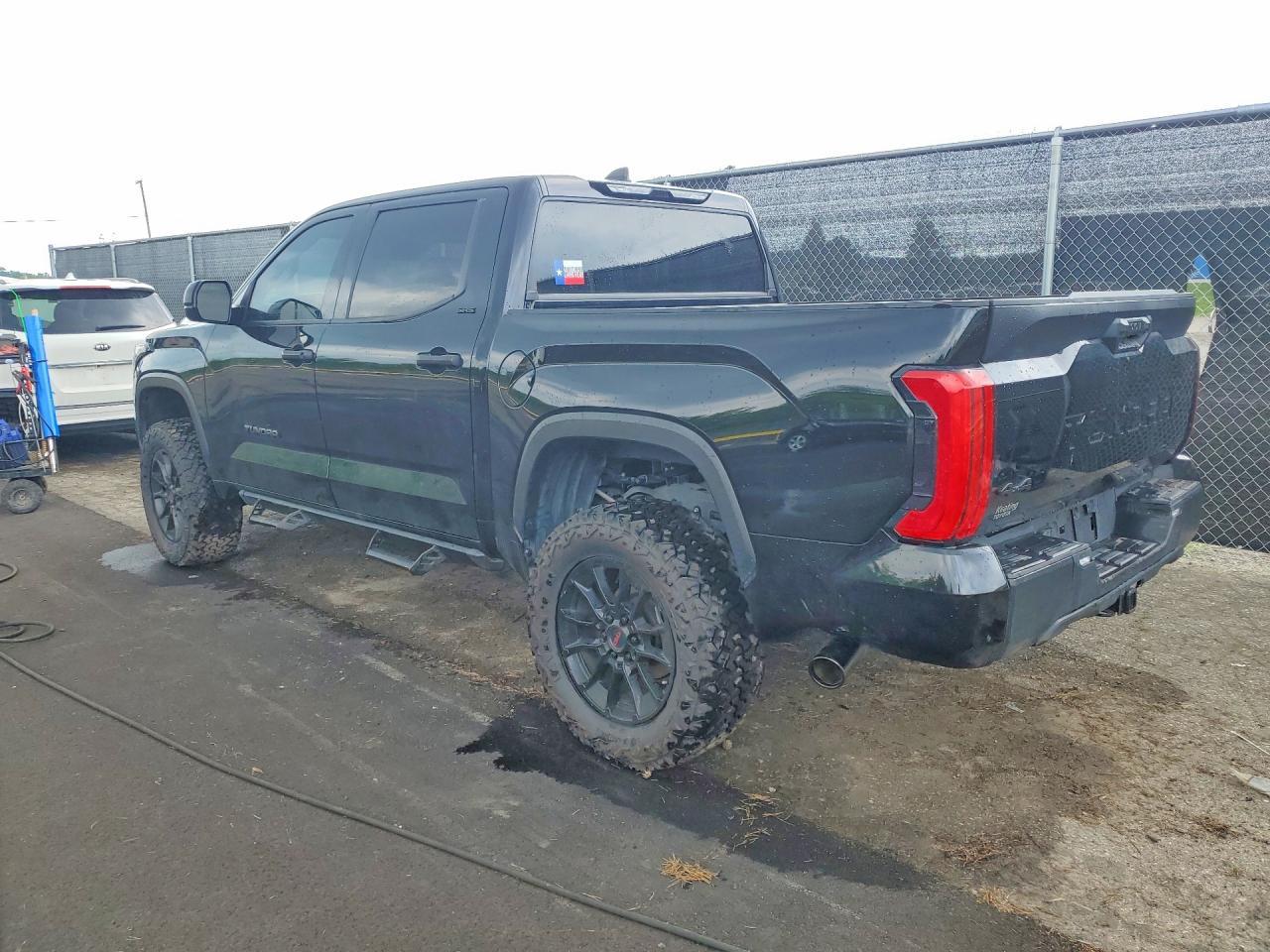 2024 Toyota Tundra Sr5 - Фото 2