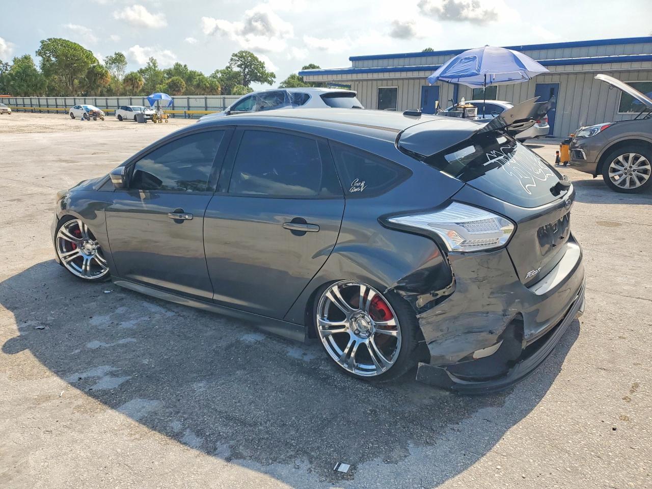 2018 Ford Focus St - Image 2