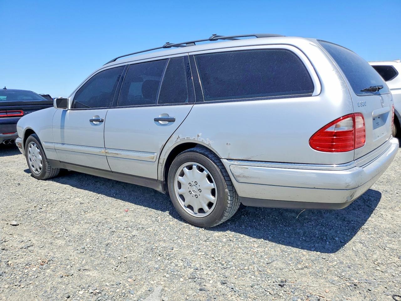 1999 Mercedes-Benz E 320 4Matic - Image 2