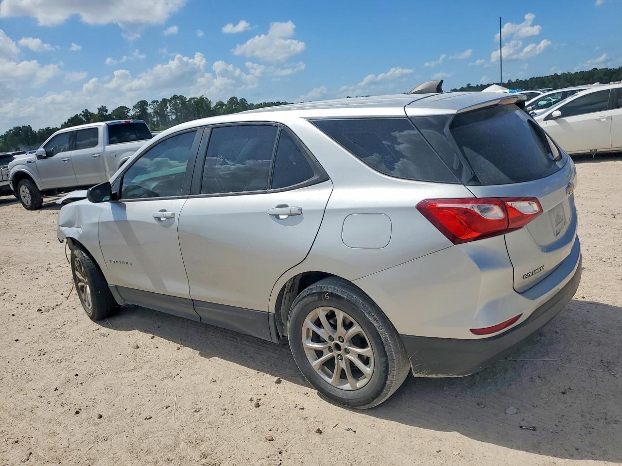 2020 Chevrolet Equinox Ls - Image 2