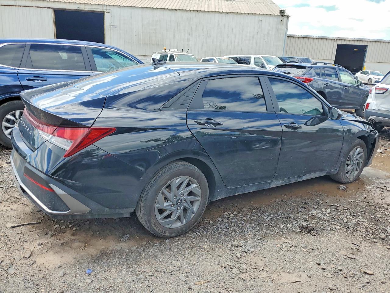 2024 Hyundai Elantra Sel - Image 3