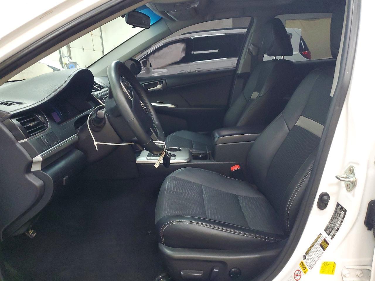 2014 Toyota Camry Hybrid Se - Image 7