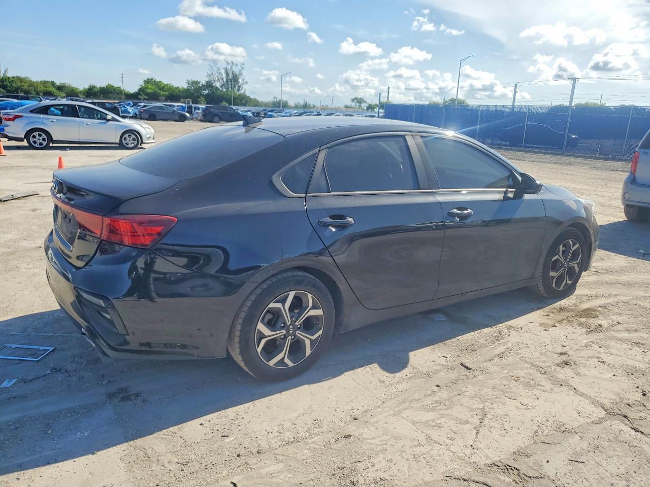 2019 Kia Forte Lxs - Image 3