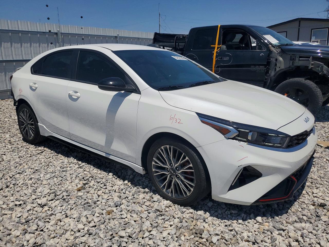 2024 Kia Forte Gt Line - Фото 4