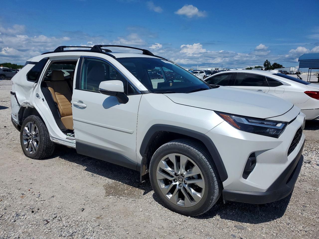 2024 Toyota Rav4 Xle Premium - Image 4