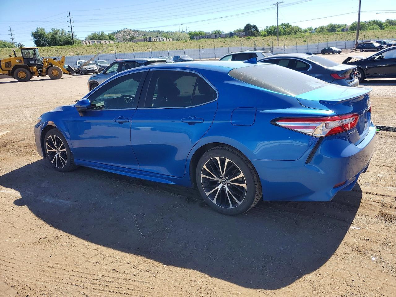 2020 Toyota Camry Se - Фото 2