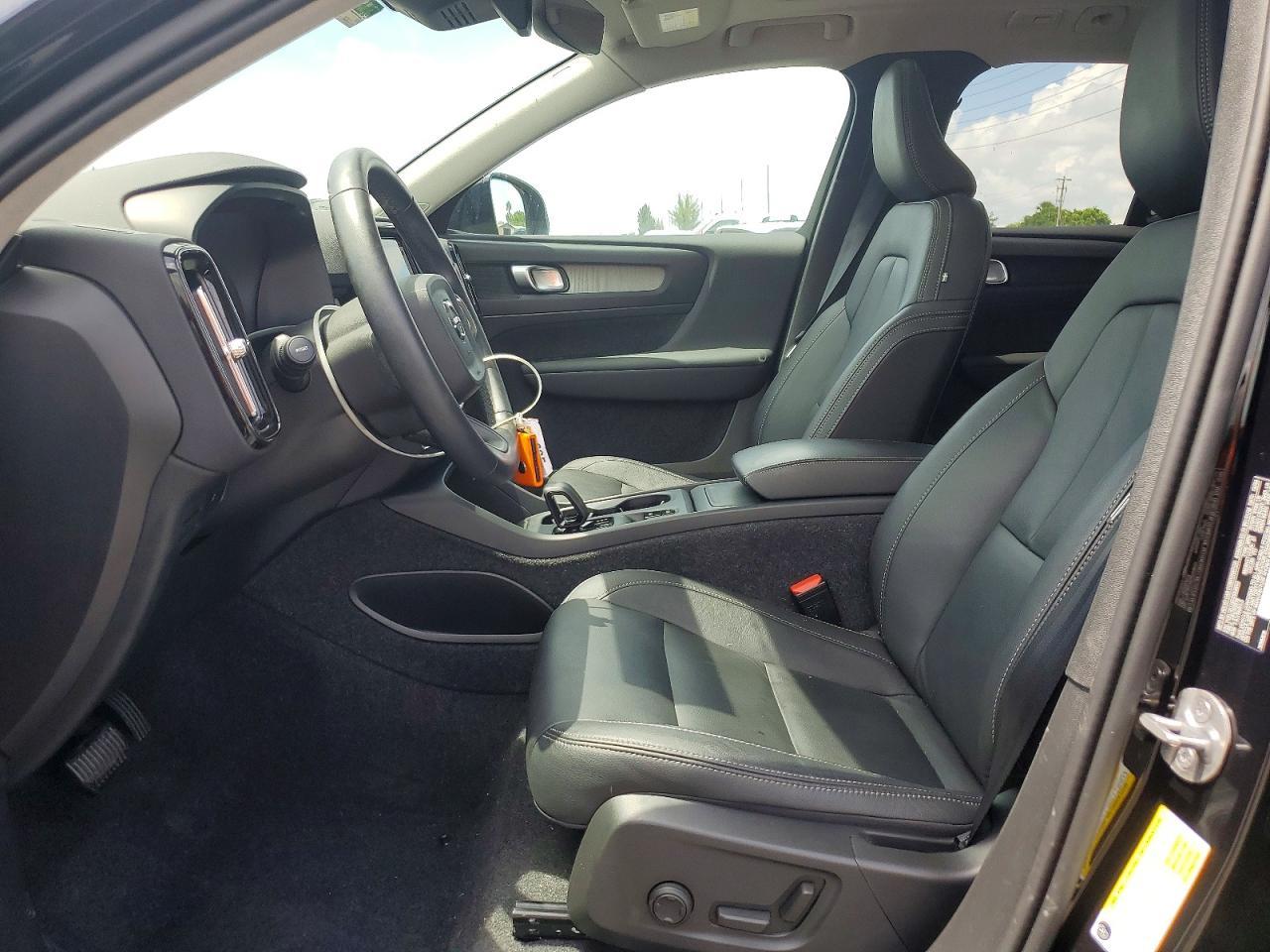 2025 Volvo Xc40 Core - Фото 7