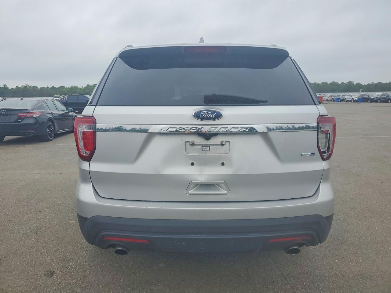 2017 Ford Explorer - Фото 6
