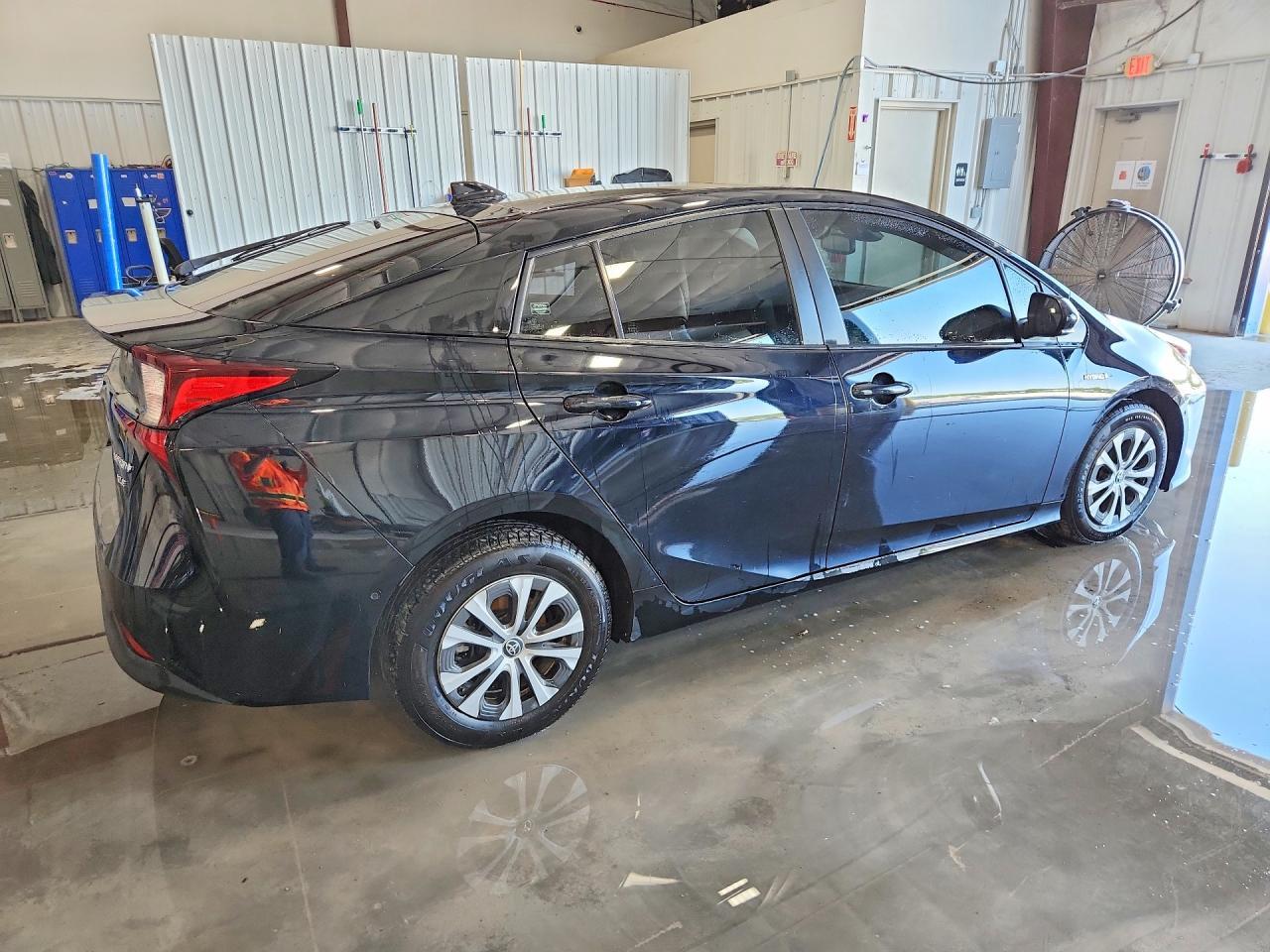 2022 Toyota Prius Xle Awd-E - Фото 3